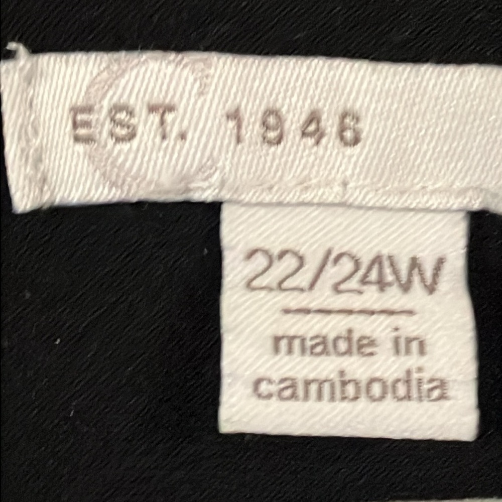 3/$15 ❤️ Cato 22/24 black V neck shirt with tie front and tab sleeve - Picture 2 of 8